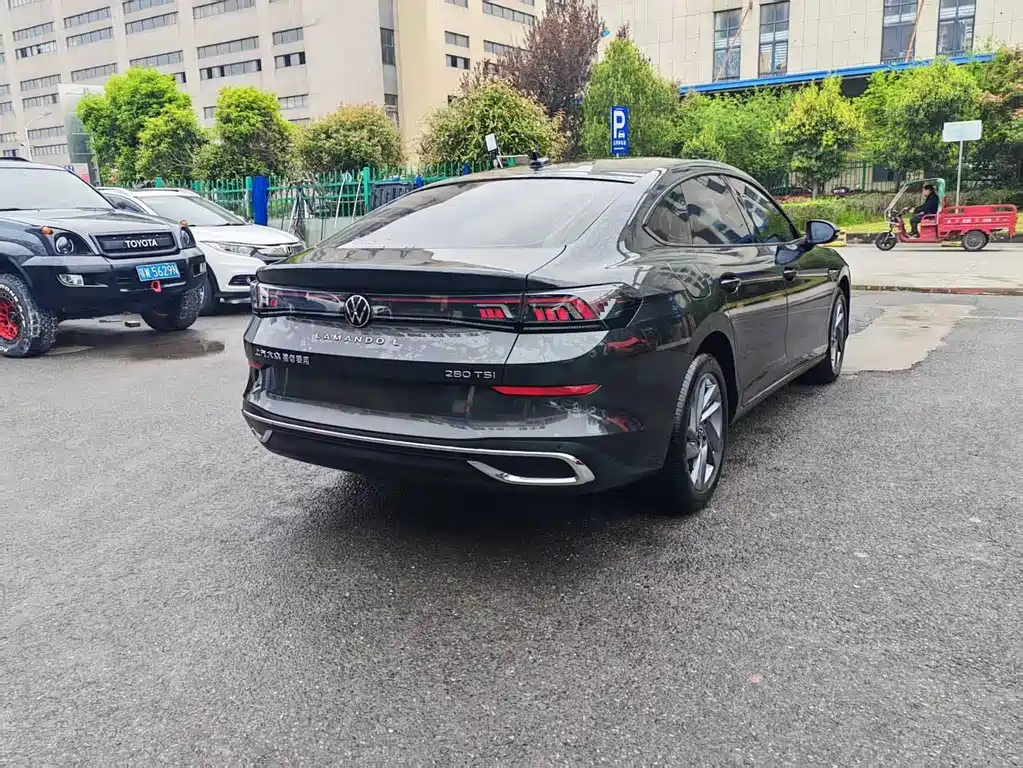 Lamando Lamando L 280 TSI DSG Dazzle Hot