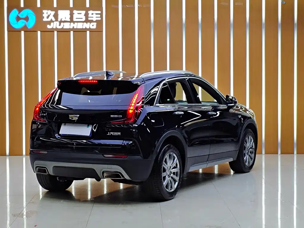 Cadillac XT4 28 T 2 WD Leading