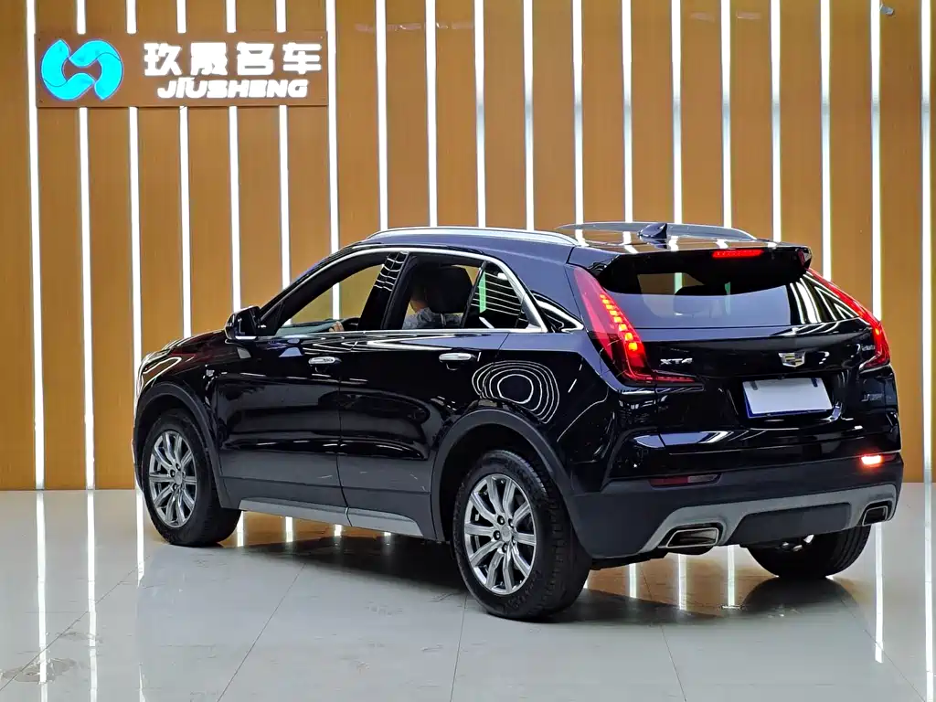Cadillac XT4 28 T 2 WD Leading