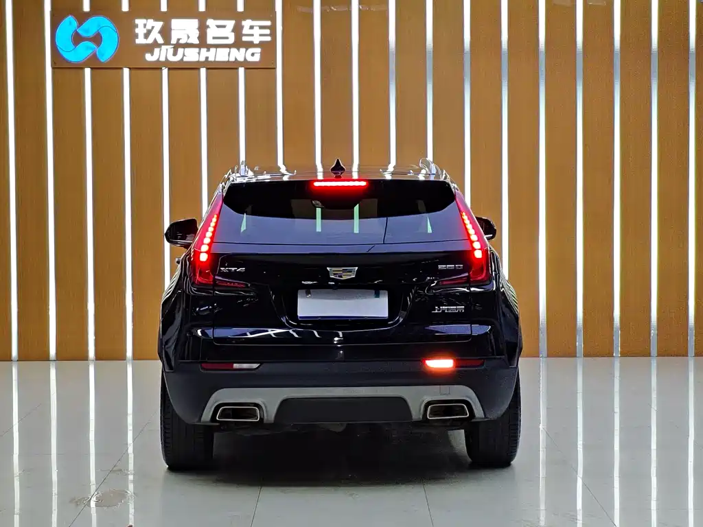 Cadillac XT4 28 T 2 WD Leading