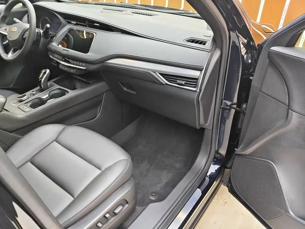 Cadillac XT4 28 T 2 WD Leading