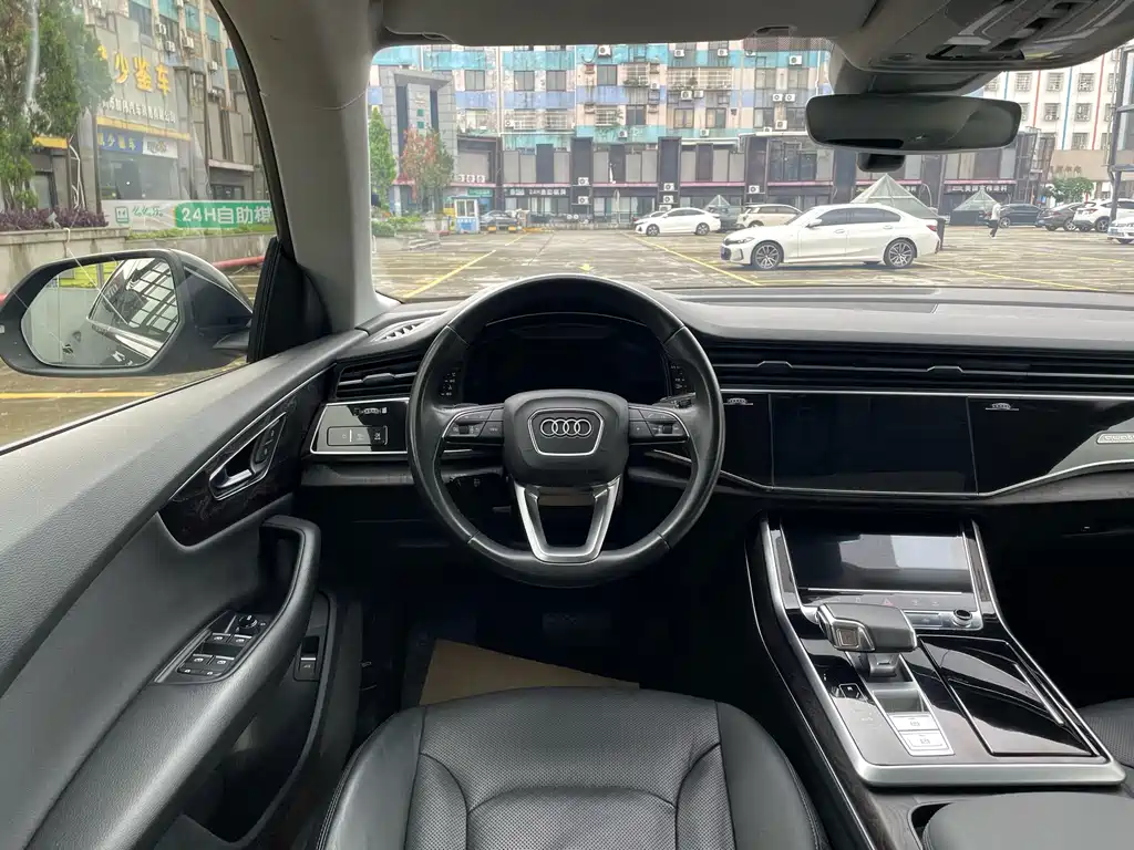 Audi Q8 45 TFSI Luxury Elegant
