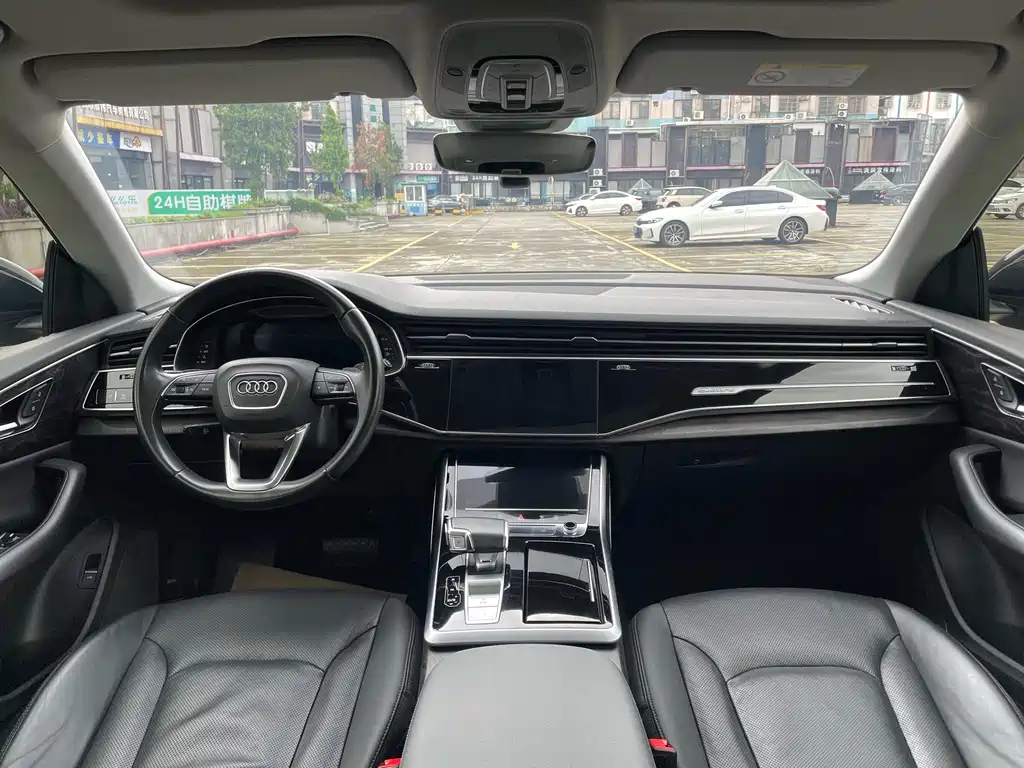 Audi Q8 45 TFSI Luxury Elegant