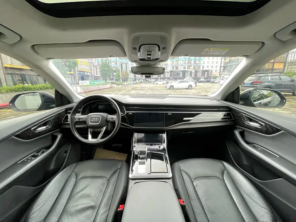 Audi Q8 45 TFSI Luxury Elegant