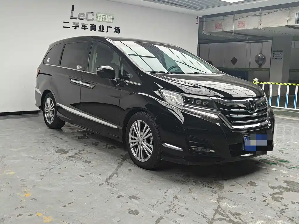 Elysion 2.4 L Luxury