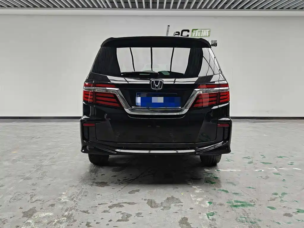 Elysion 2.4 L Luxury