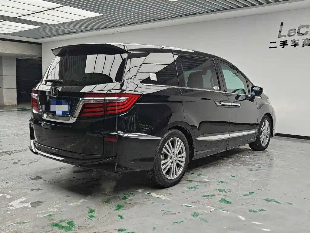 Elysion 2.4 L Luxury