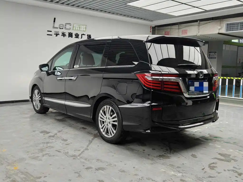 Elysion 2.4 L Luxury