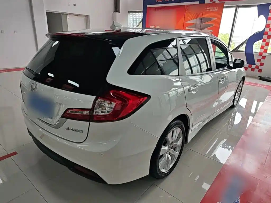 Jade 1.8 L Auto Comfort Elite 5-seat