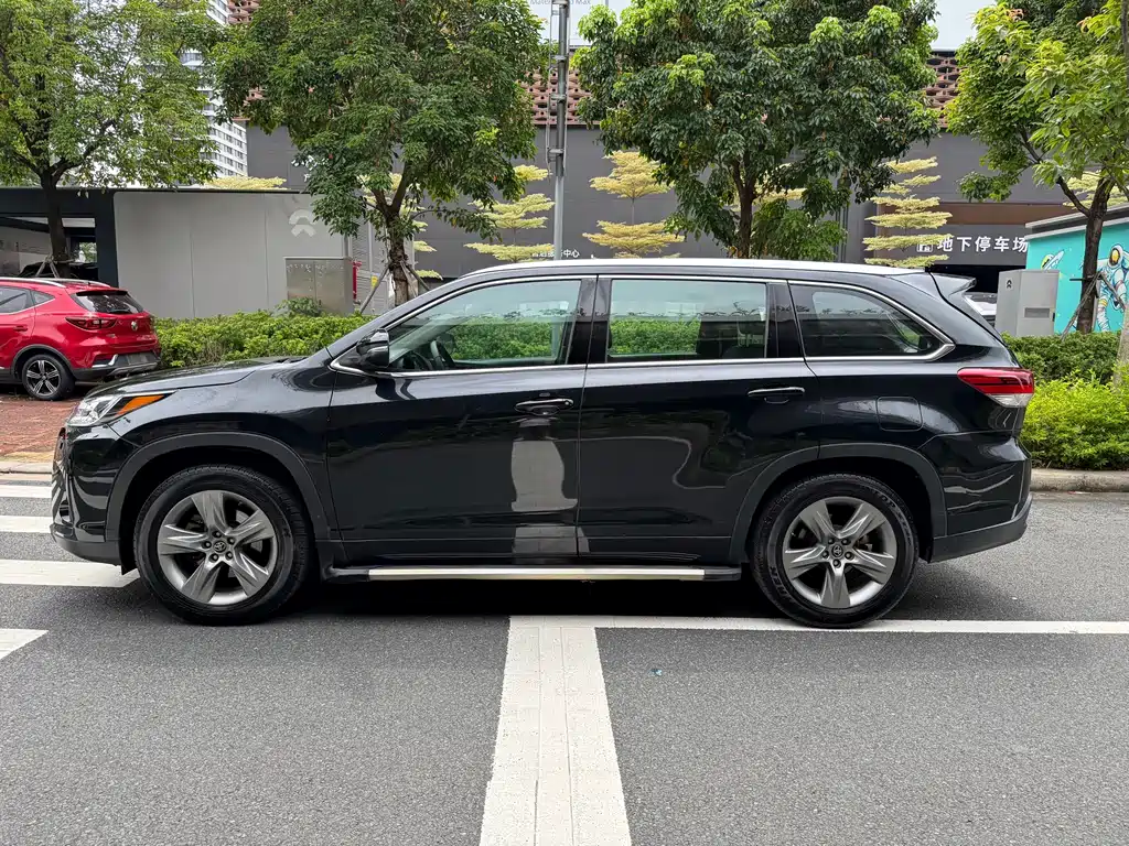Highlander 2.0 T 4 WD Supreme 7-seat CN-V