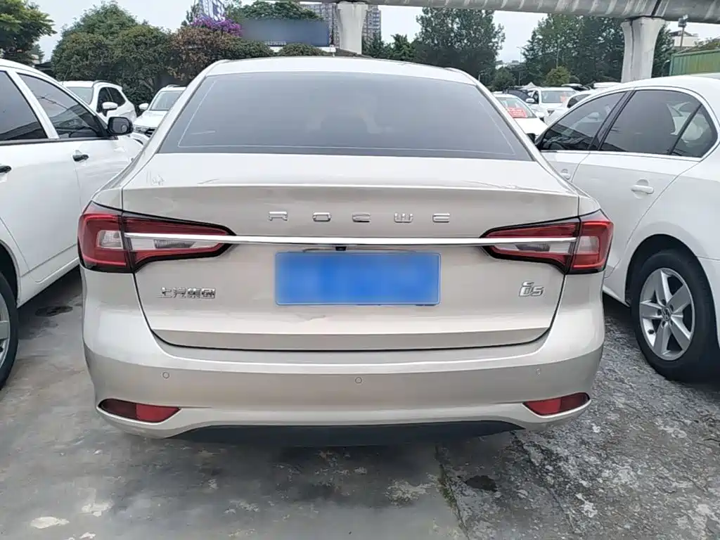 Roewe i5 1.5 L Auto 4 G Connected Leading Luxury Flagship