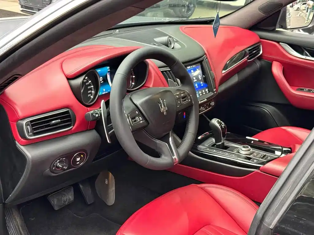 Levante 3.0 T Standard