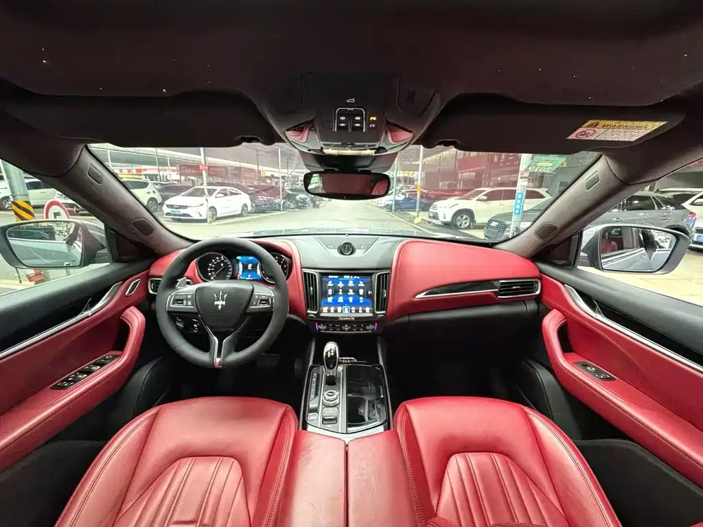 Levante 3.0 T Standard