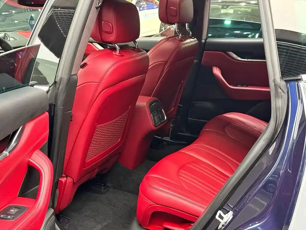 Levante 3.0 T Standard