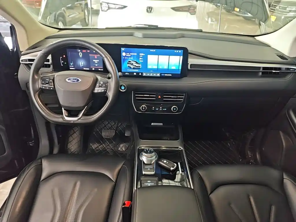 Edge PLUS EcoBoost 245 2 WD Platinum Sharp 5-seat