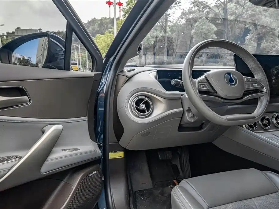 Denza N8 4 WD Super Hybrid Flagship 7-seat