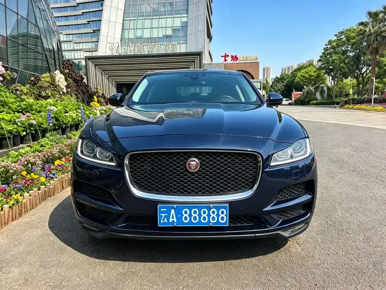 Jaguar F-PACE 2.0 T 4 WD R-Sport Sport