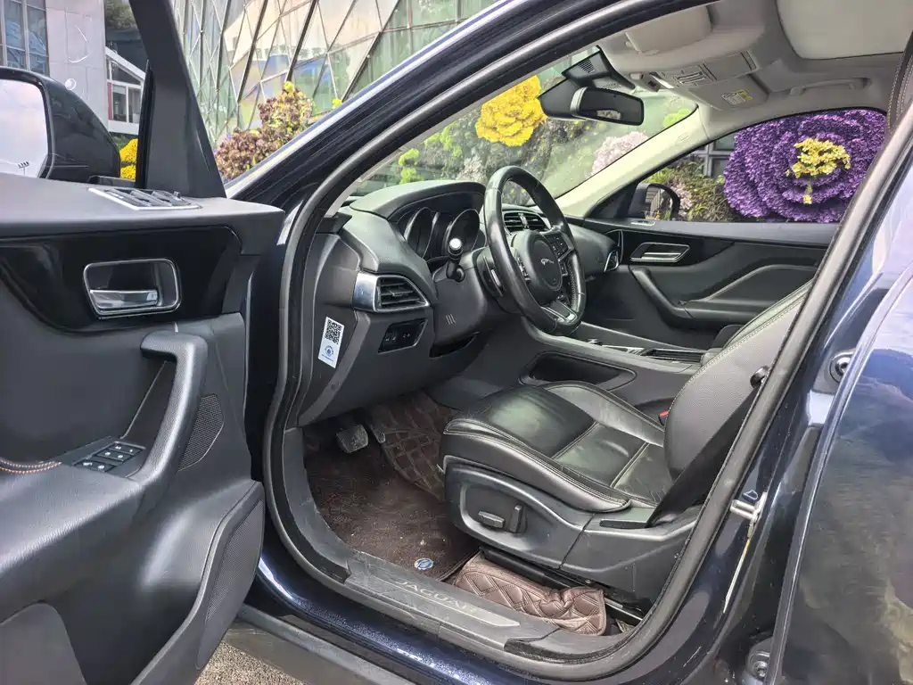 Jaguar F-PACE 2.0 T 4 WD R-Sport Sport