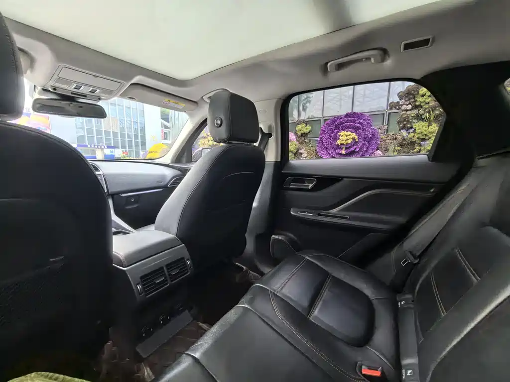 Jaguar F-PACE 2.0 T 4 WD R-Sport Sport