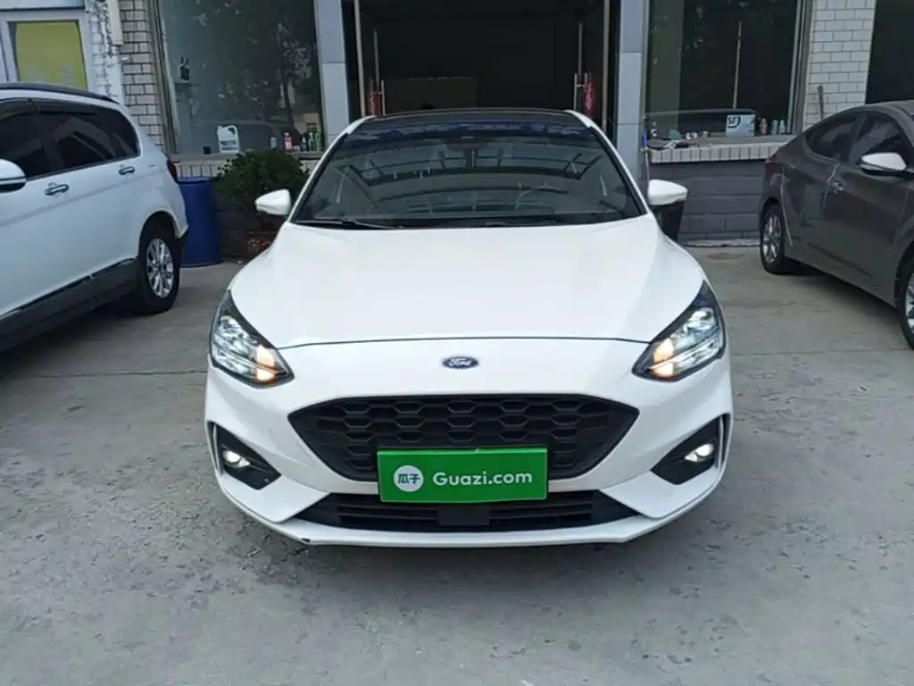 Focus Sedan EcoBoost 180 Auto ST Line