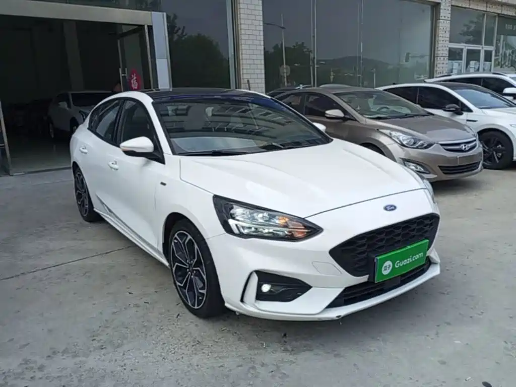 Focus Sedan EcoBoost 180 Auto ST Line