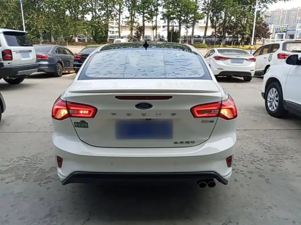 Focus Sedan EcoBoost 180 Auto ST Line
