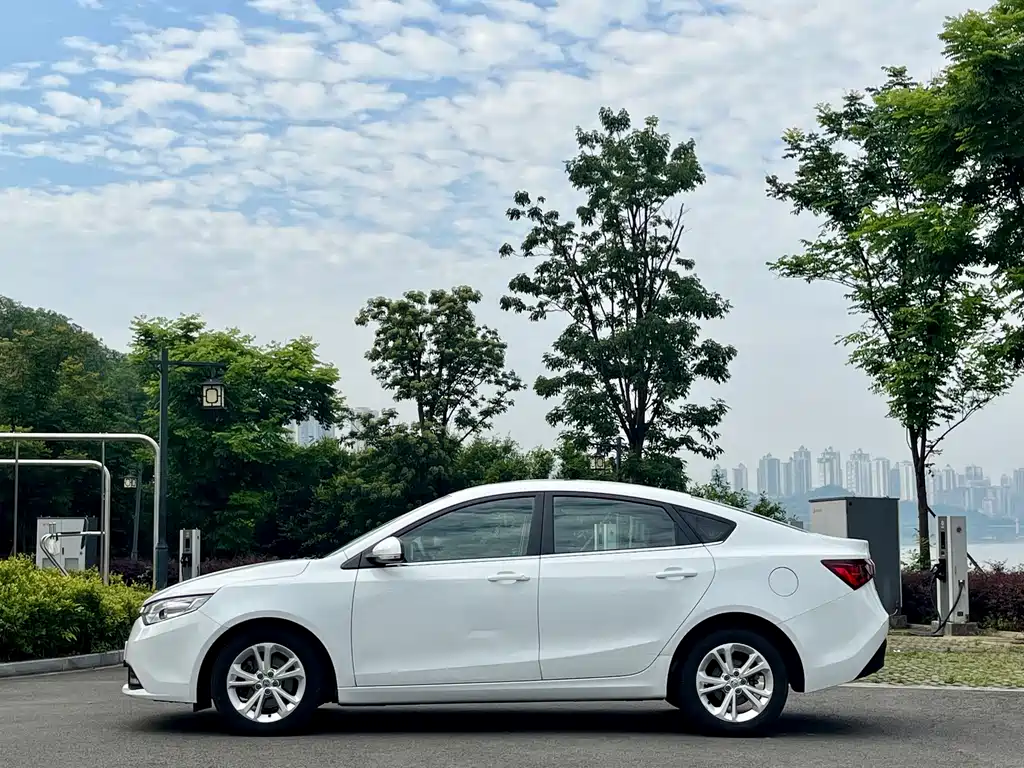 Ruixing 1.5 T Auto Value Luxury