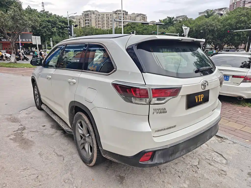 Highlander 2.0 T 4 WD Luxury 7-seat