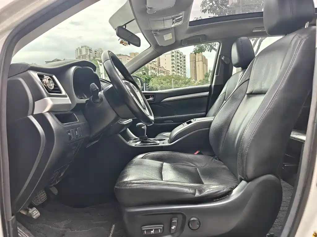 Highlander 2.0 T 4 WD Luxury 7-seat