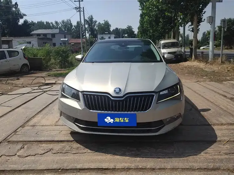 Skoda Superb TSI330 DSG Smart Travel