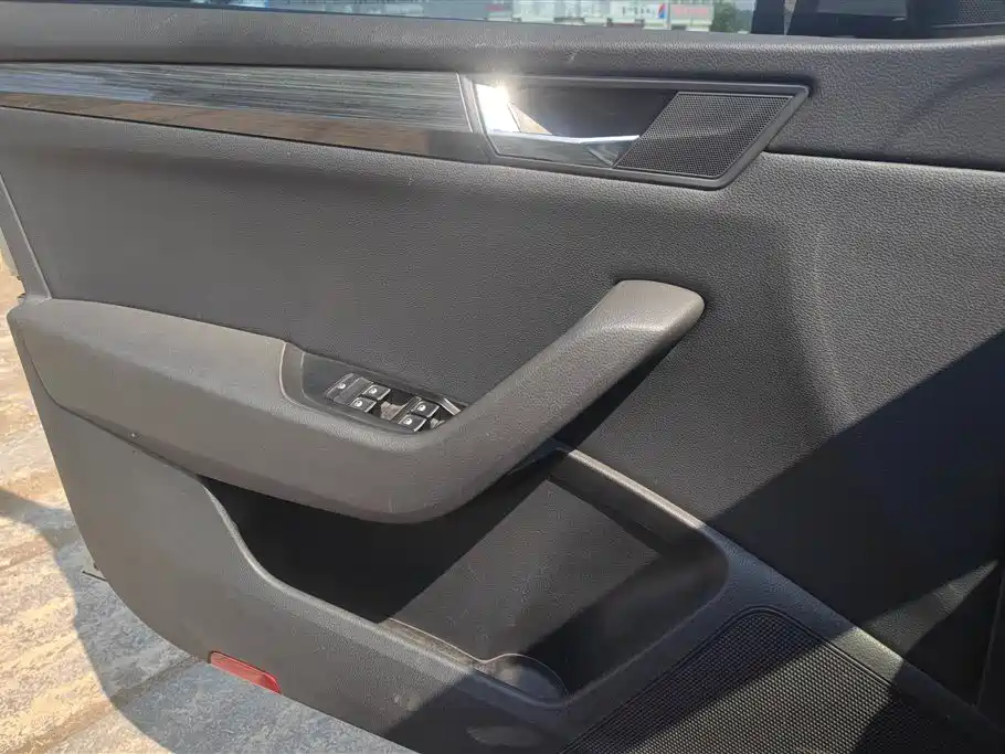 Superb TSI330 DSG Smart Travel