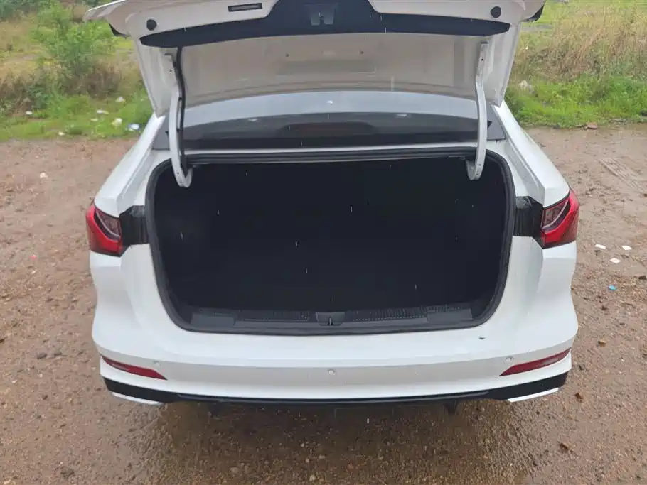 Roewe i5 1.5 L CVT Honored