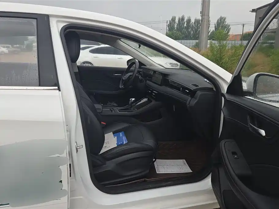 Roewe i5 1.5 L CVT Honored