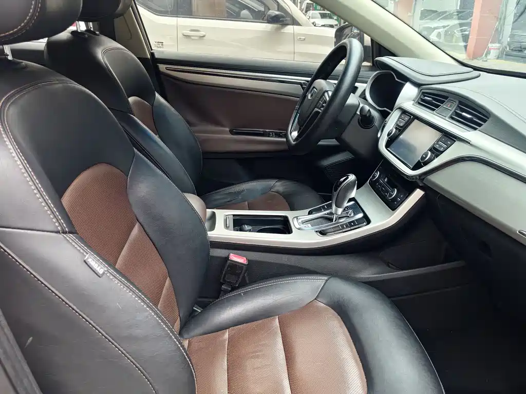Emgrand GL 1.3 T DCT Distinguished
