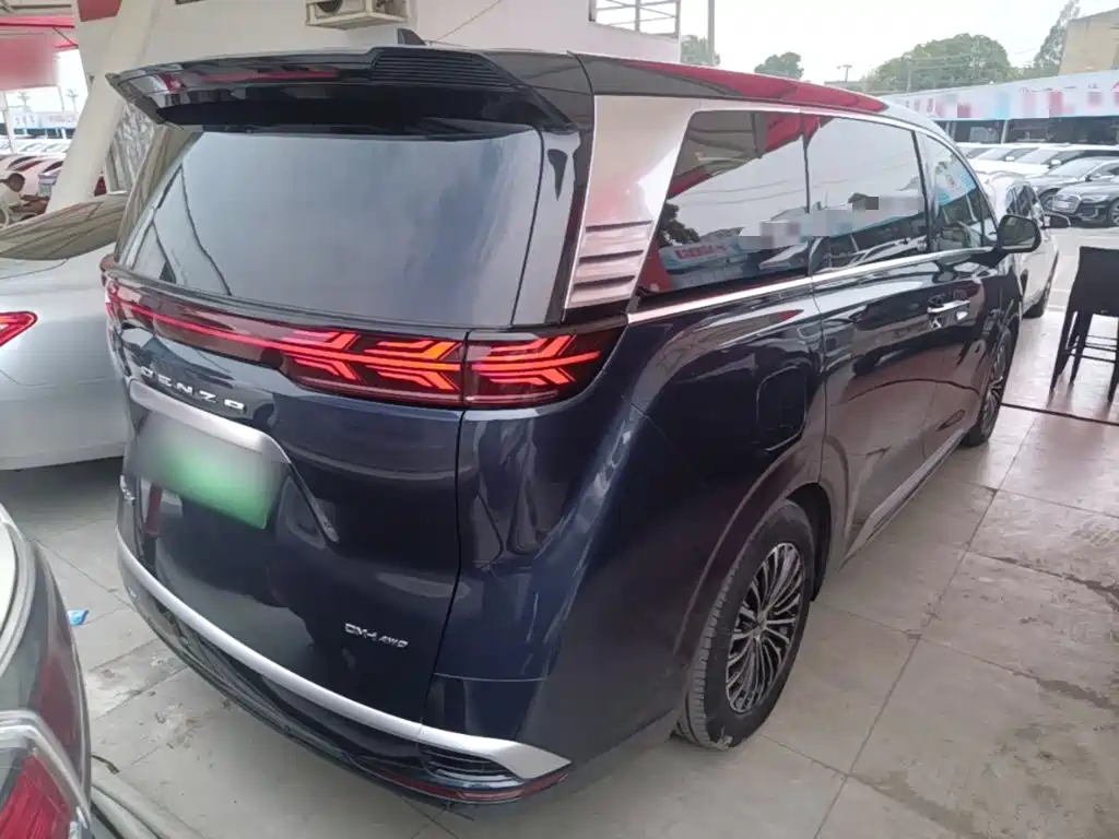 Denza D9 DM-i 970 4 WD Flagship