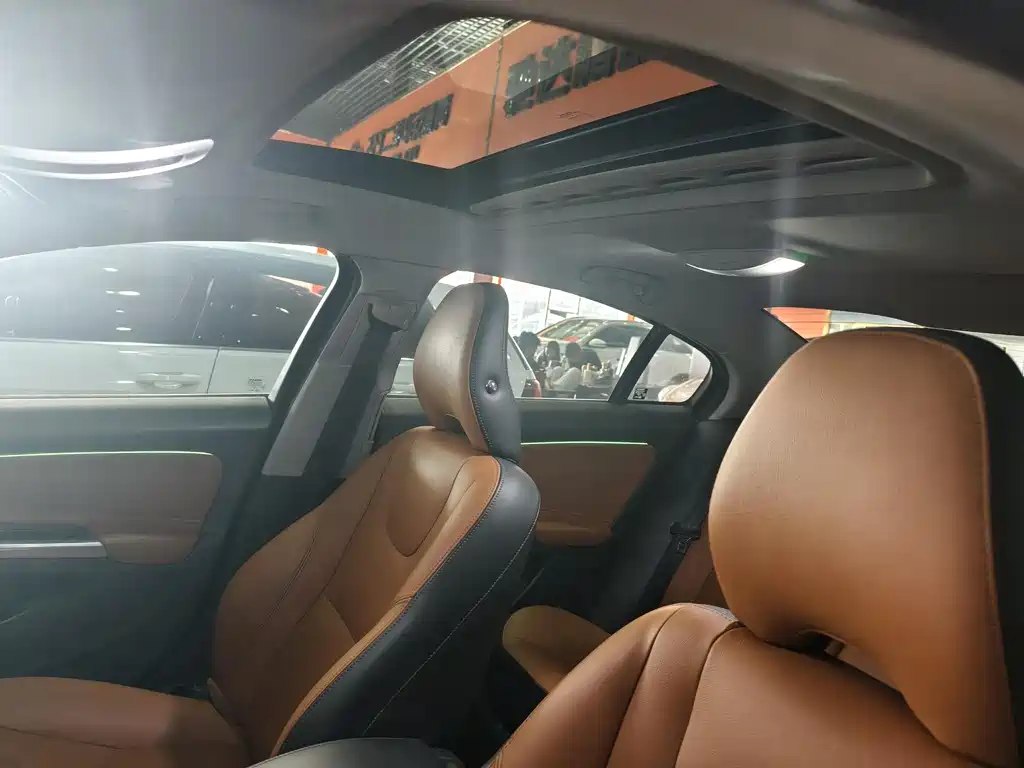 Volvo S60 沃尔沃S60 2018款 S60 L T5 智驭版