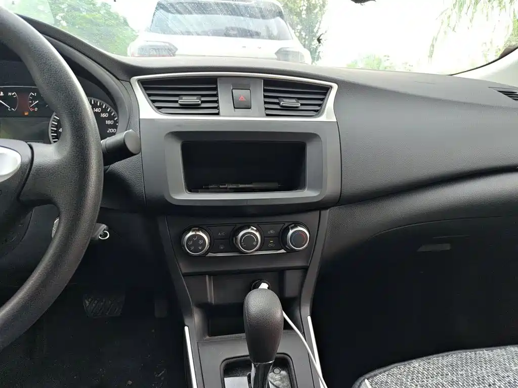 Sylphy Facelift II Classic 1.6 XE CVT Comfort