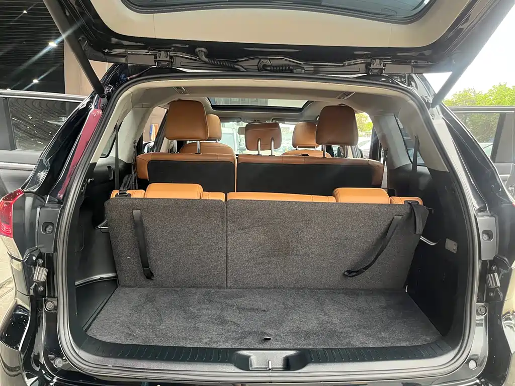 Highlander 2.0 T 4 WD Knight 7-seat CN-VI