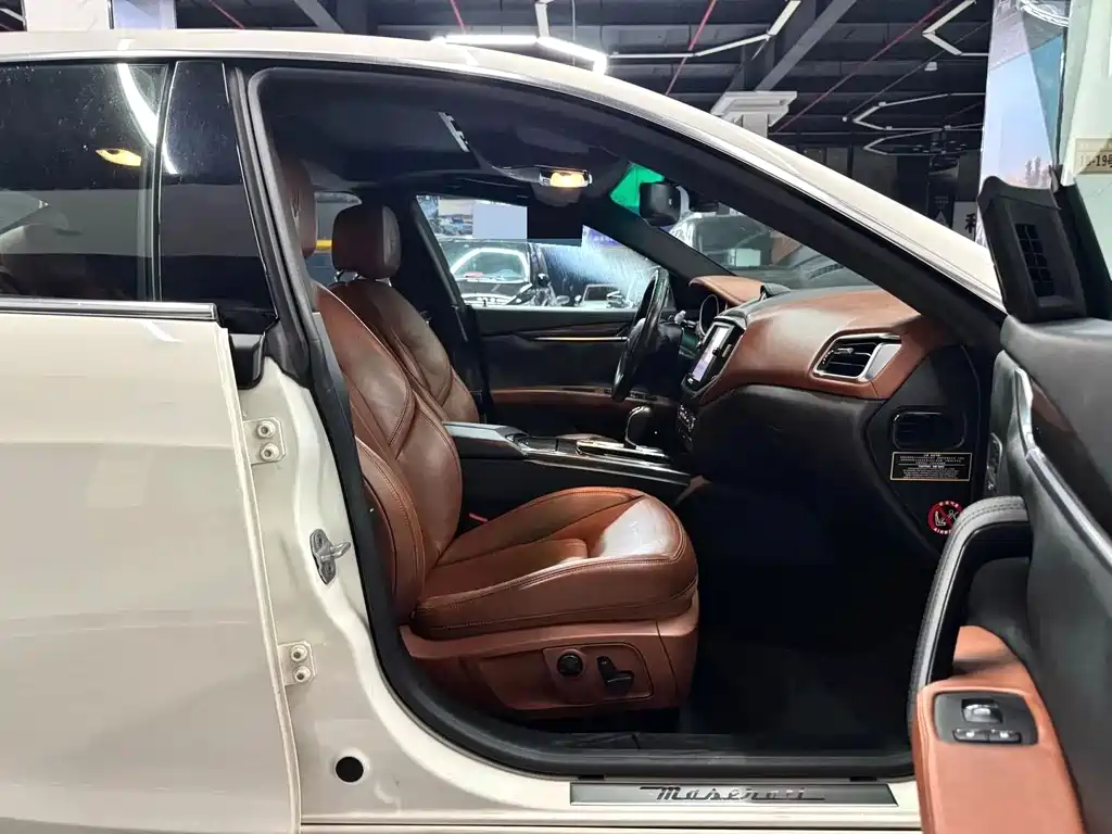 Ghibli 3.0 T Standard