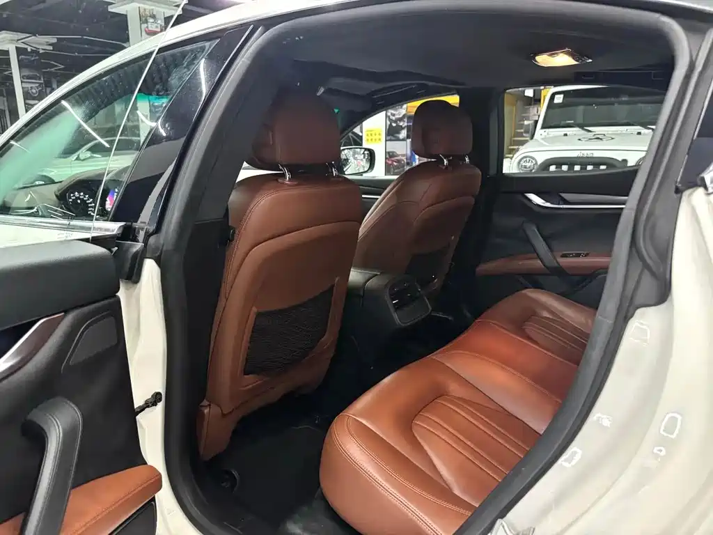 Ghibli 3.0 T Standard