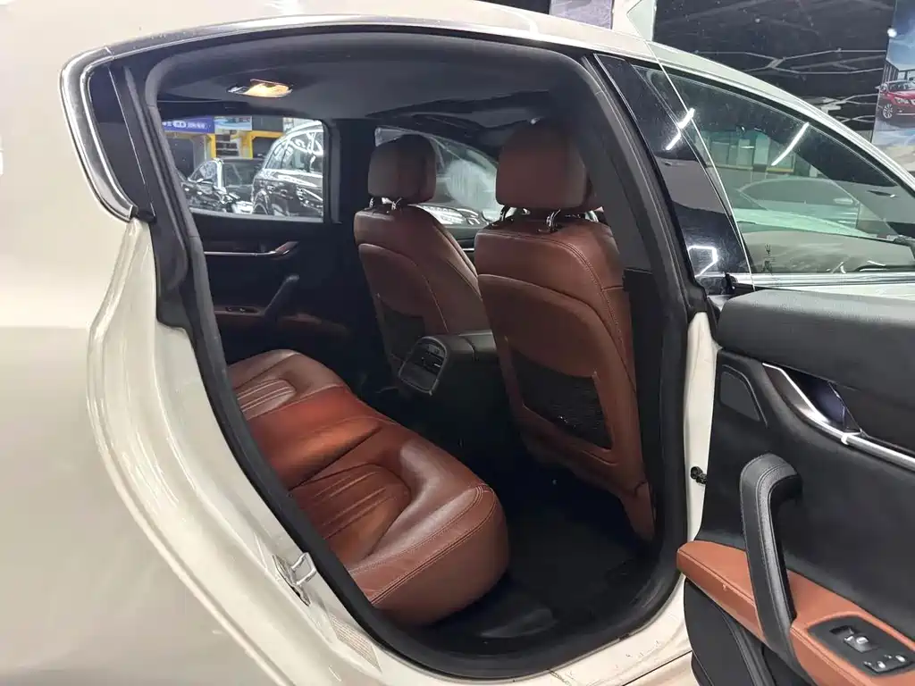 Ghibli 3.0 T Standard