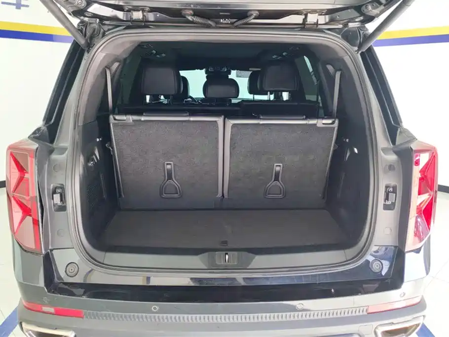 GAC Trumpchi GS8 Navigator Series 2.0 TGDI 2 WD Distinguished (7-seat)