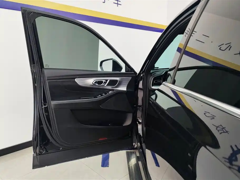 GAC Trumpchi GS8 Navigator Series 2.0 TGDI 2 WD Distinguished (7-seat)