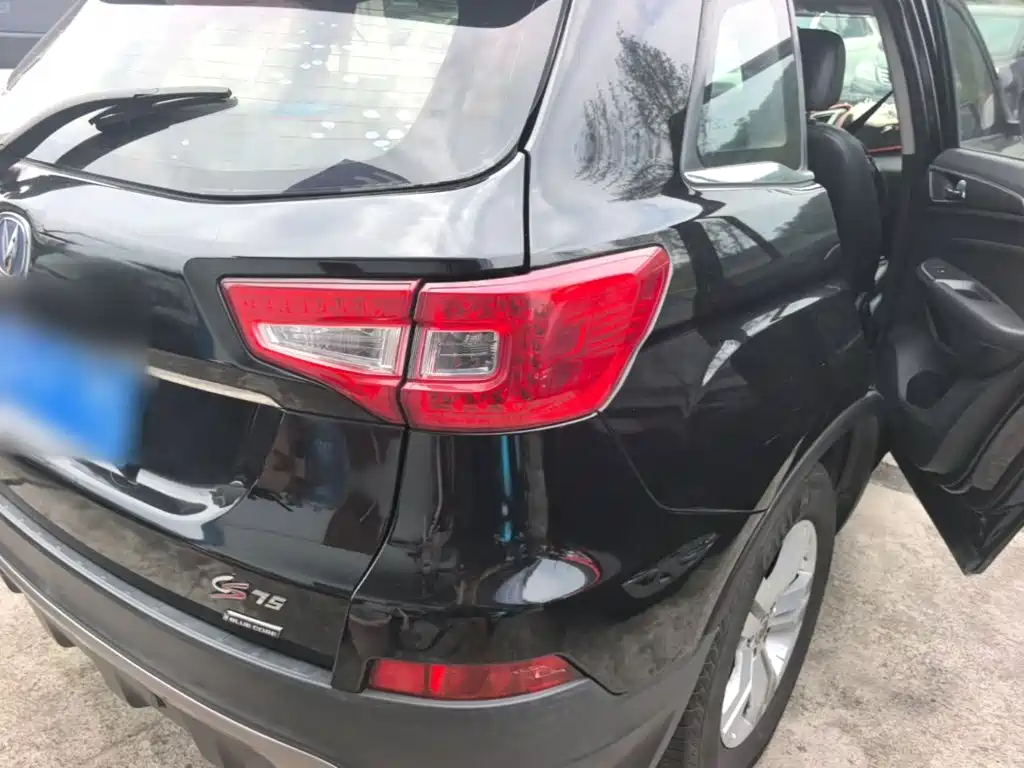 Changan CS75 2.0 L Manual Leading CN-IV