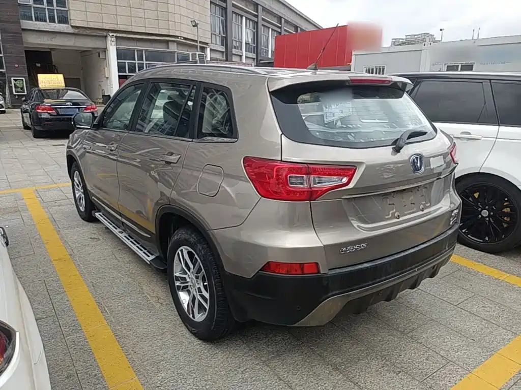 Changan CS75 2.0 L Manual Leading CN-V