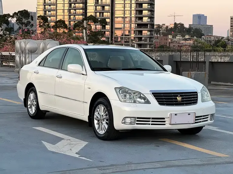 Toyota Crown 2.5 L Royal Navigation