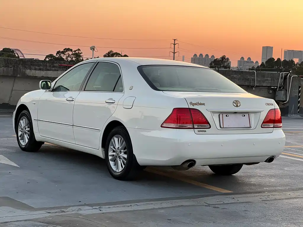 Crown 2.5 L Royal Navigation