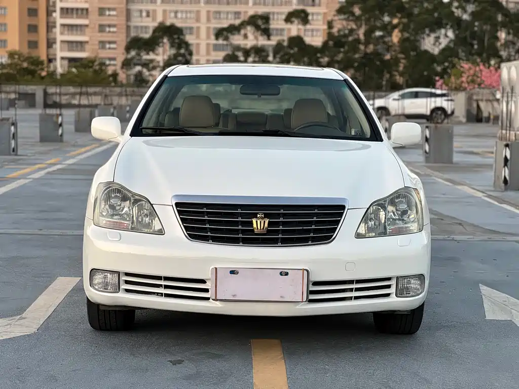 Crown 2.5 L Royal Navigation