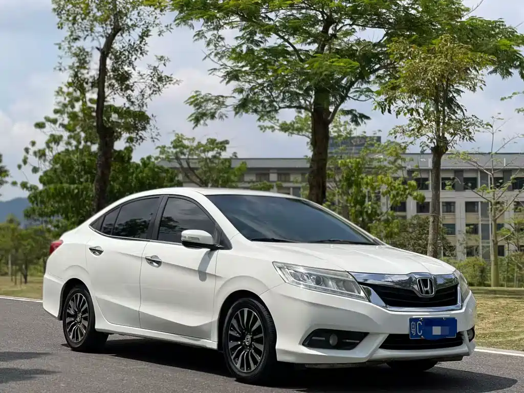 Crider 1.8 L Auto Luxury