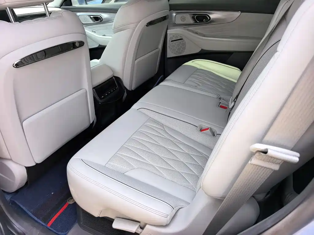 GAC Trumpchi GS8 Dual Engine Series 2.0 TM 2 WD Distinguished (7-seat)